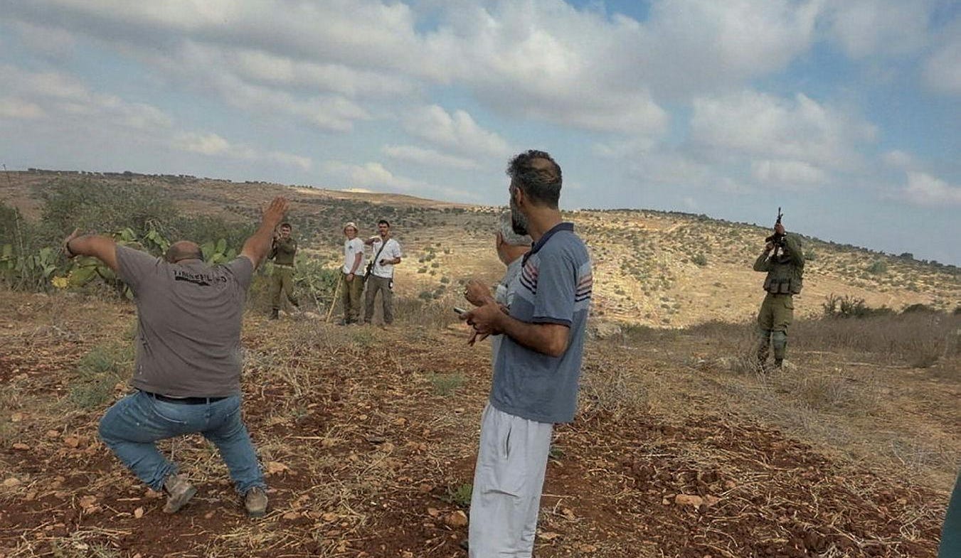 سرباز ارتش اسرائیل از تیراندازی به فلسطینی بدون دلیل در کرانه باختری فیلمبرداری کرد