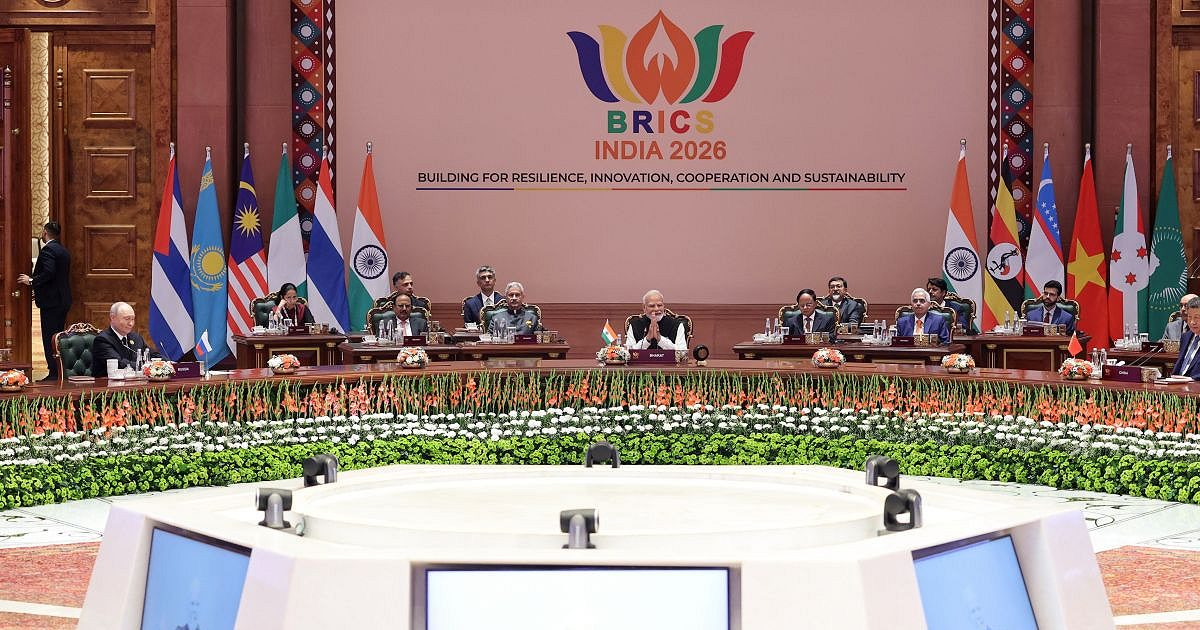 پس از بیانیه BRICS که نهرو را نقل می کند، کانگ به بررسی مودی می پردازد