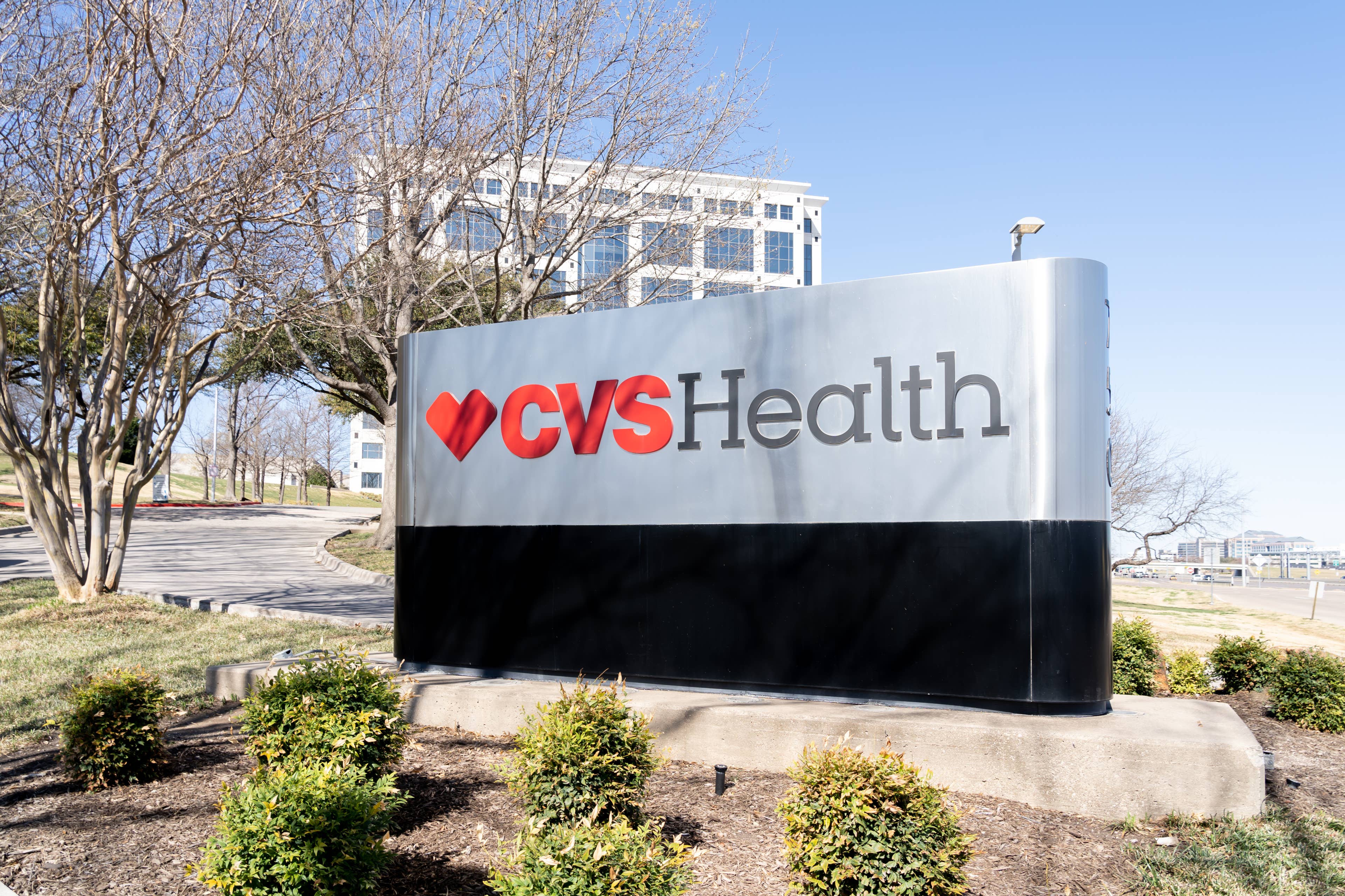 Walgreens عقب نشینی می کند زیرا CVS بی سر و صدا داروخانه های حومه شهر را در اختیار می گیرد