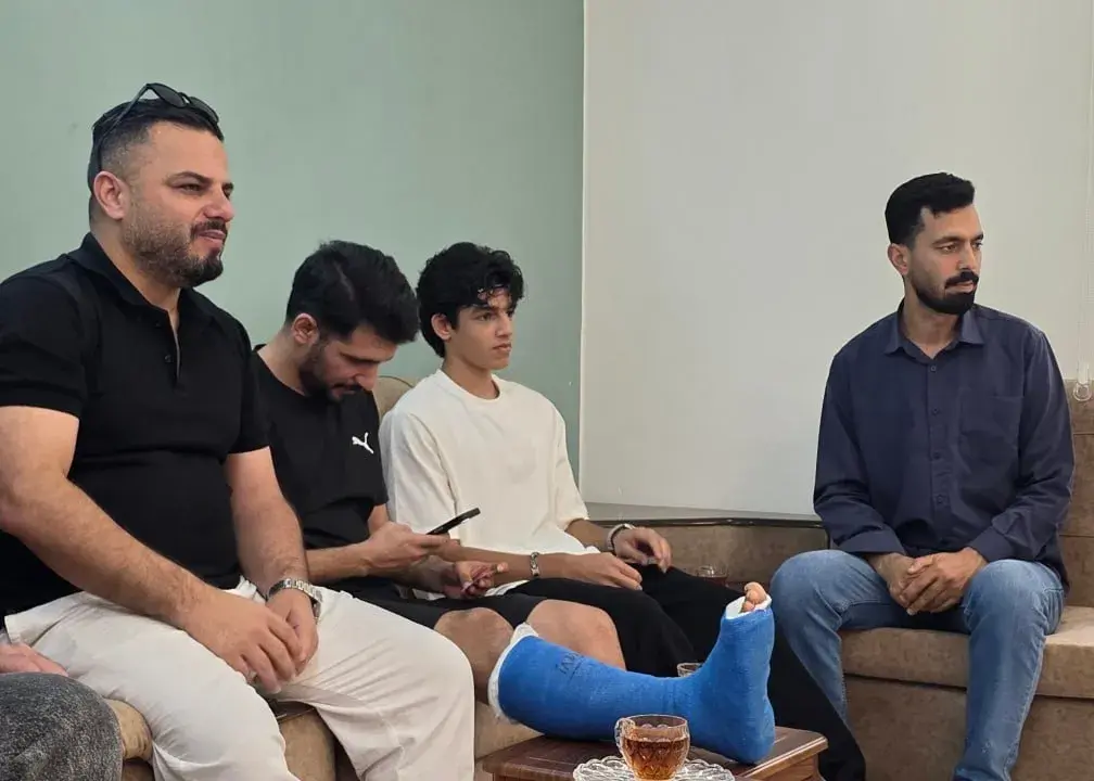 بابلیها در مرکز نگهداری از کودکان بیسرپرست/ اقدام خیرخواهانه هافبک ذوبآهن با پای شکسته!