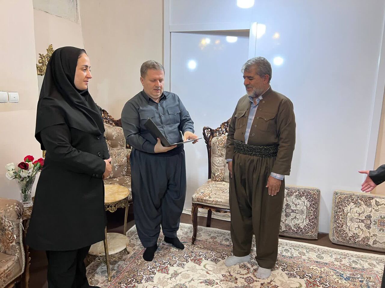 «عطاالله یزدانبخش» پیشکسوت سینما در پاوه تجلیل شد