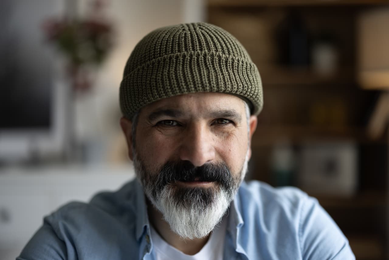 من یک جانباز 58 ساله مجرد در کالیفرنیا با 1.5 میلیون دلار و مستمری VA هستم. آیا می توانم بازنشسته شوم؟