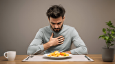 یک لقمه تا مرگ؛ راه نجات فرد در حال خفگی چیست؟