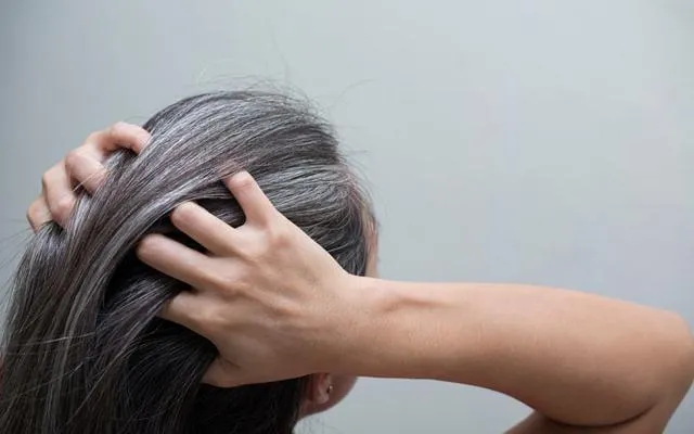 علت سفید شدن موی سر چیست؟