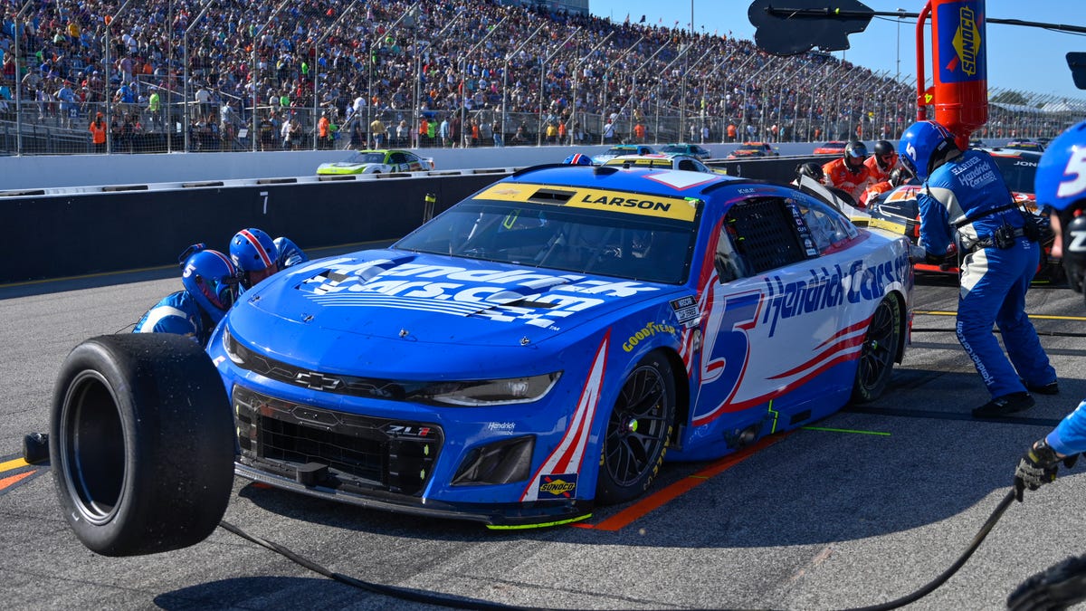 کایل لارسون 51 مسابقه بدون برد را با برد NASCAR Gateway شکست.