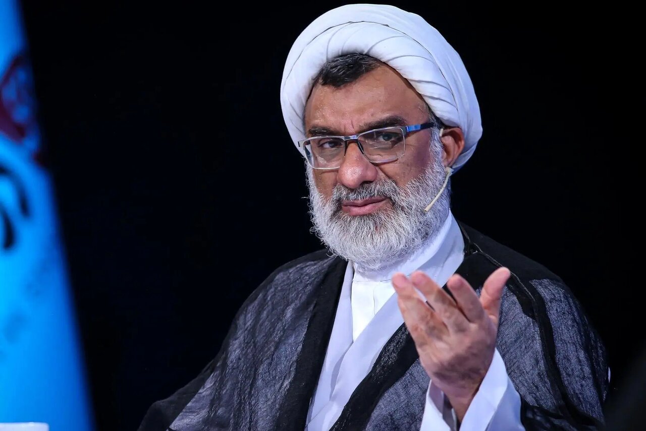 دبیر شورایعالی انقلاب فرهنگی:قریب به اتفاق بانوانی که کشف حجاب کرده‌اند، هیچ لجاجتی با نظام و حاکمیت ندارند/ 60-70درصد مردم تلویزیون نگاه نمی کنند