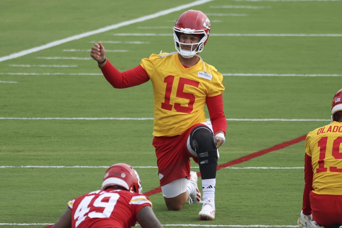 چگونه Chiefs QB Patrick Mahomes خیلی سریع از مصدومیت زانو بهبود یافت: "این باور نکردنی است"