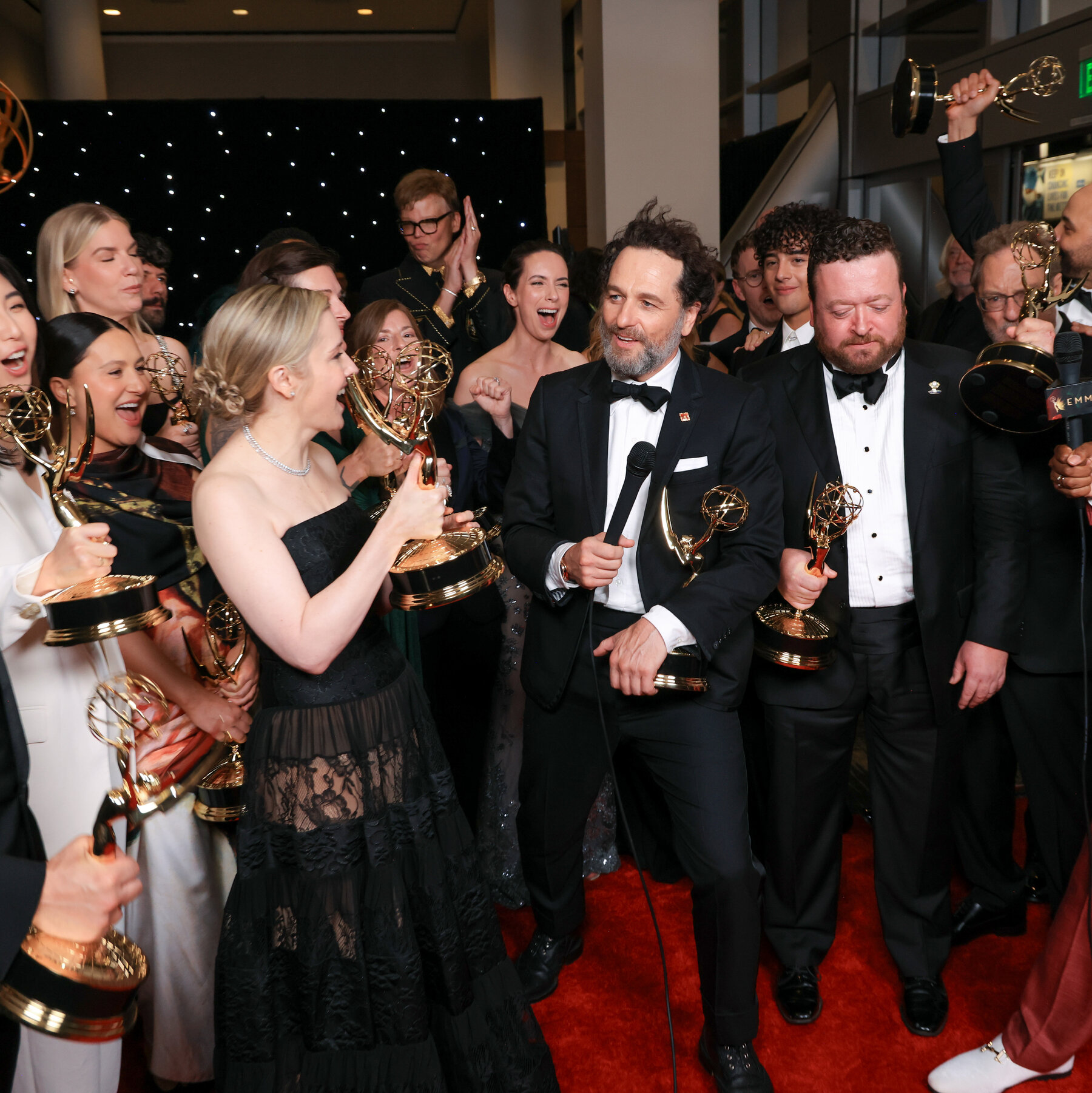 اپل با Emmys Haul به لیگ های بزرگ تلویزیون می پیوندد