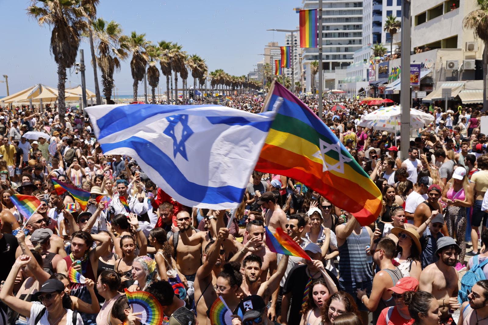 لاپید قول داد اگر بخشی از دولت بعدی باشد، حزب B'Ychad حقوق ازدواج LGBTQ را دنبال خواهد کرد.