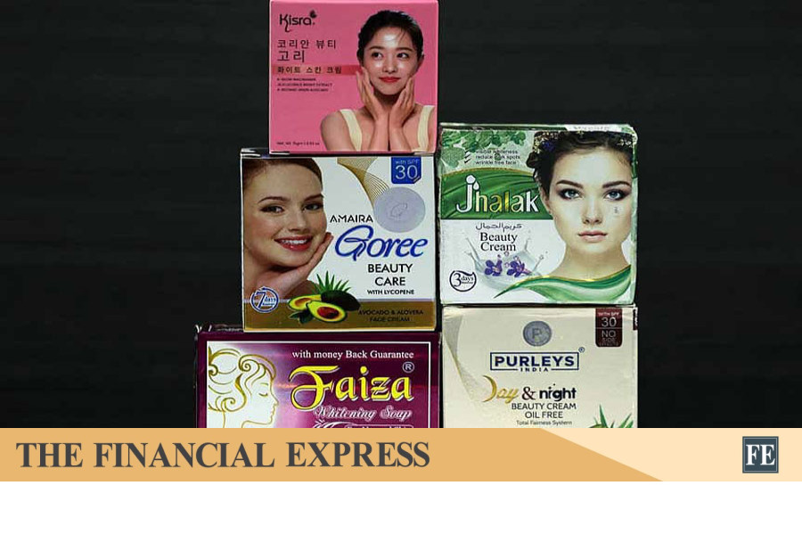 یک دهه پس از ممنوعیت جیوه، سفید کننده های سمی پوست هنوز در وب سایت های خرده فروشان برتر عرضه می شوند