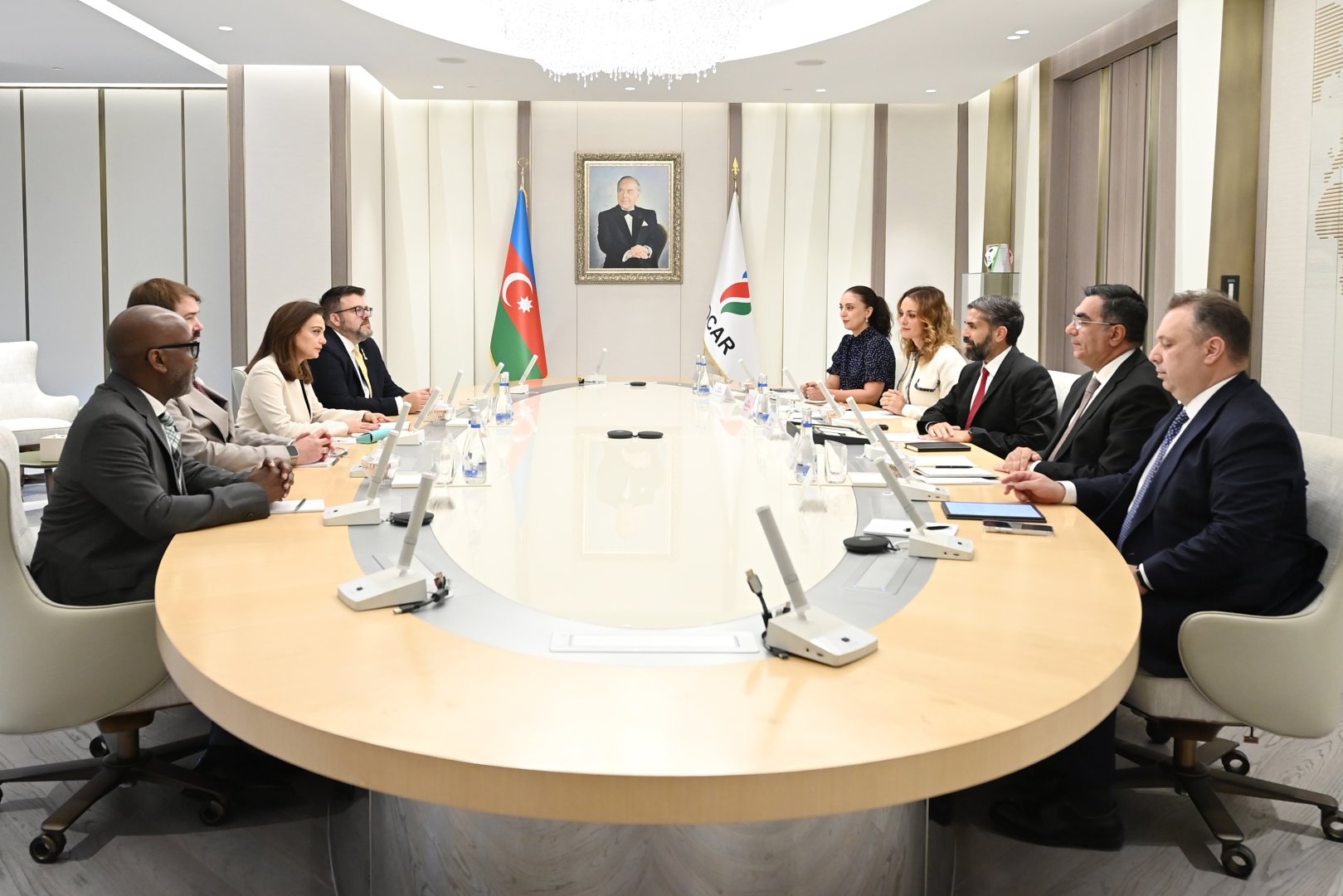 سوکار و دانشگاه جورج واشنگتن در مورد گسترش روابط مشارکت گفتگو کردند (عکس)