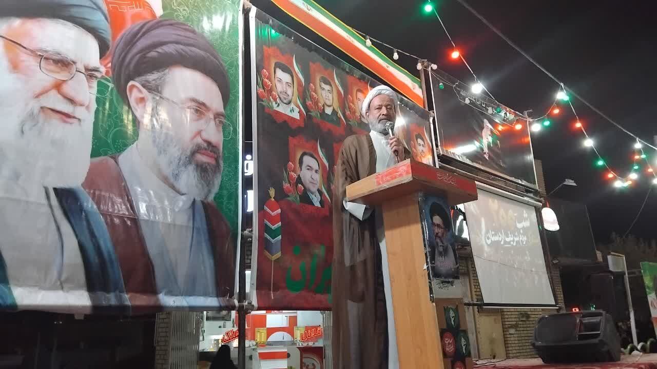 امام جمعه اردستان: حضور آگاهانه مردم در میدان، رمز پیروزی بر دشمن است