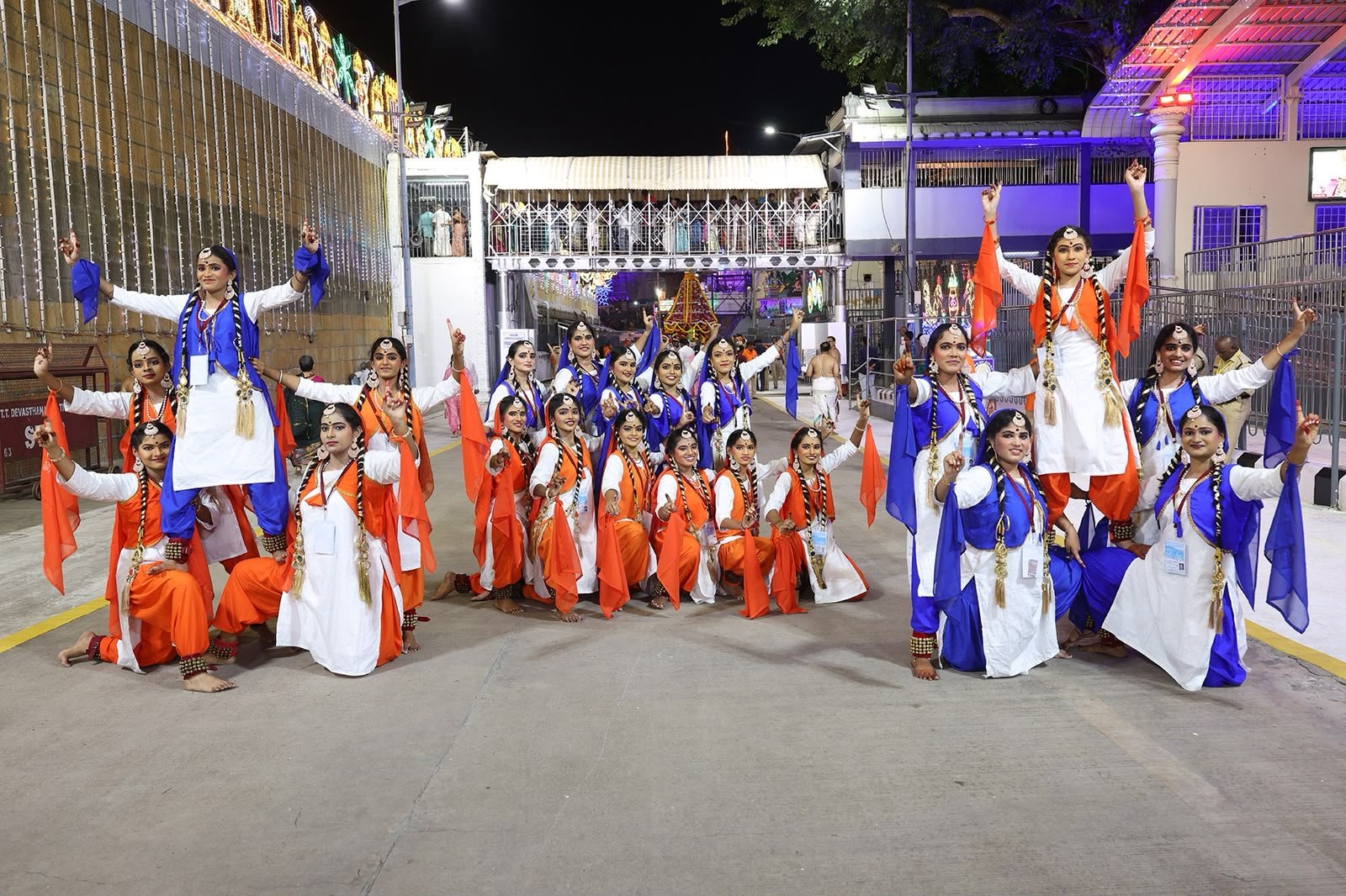 500 هنرمند چندین فرم رقص را در Tirumala به عنوان بخشی از Brahmotsavams اجرا می کنند.