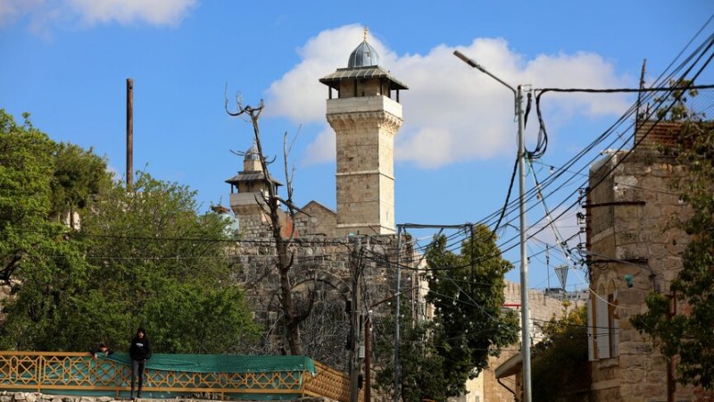 شهرک نشینان اسرائیلی به مسجد ابراهیمی در الخلیل یورش بردند