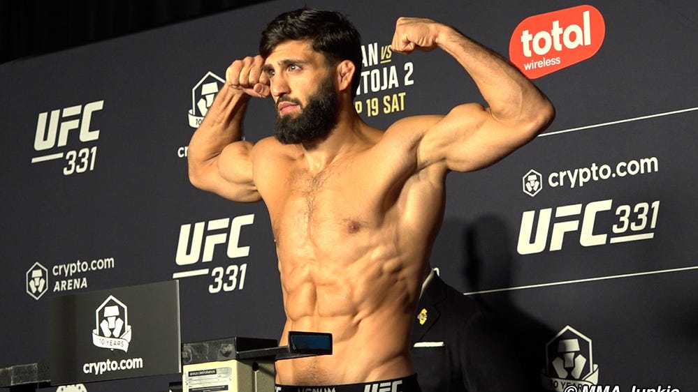 نتایج رسمی وزن کشی UFC 331: همه 24 مبارز به نشانه های خود ضربه زدند