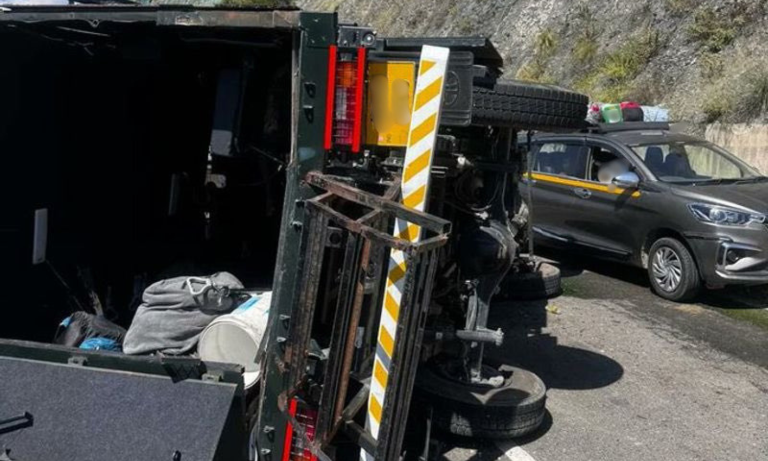 واژگونی خودروی BSF در بزرگراه جامو-سریناگر 5 نفر را مجروح کرد.
