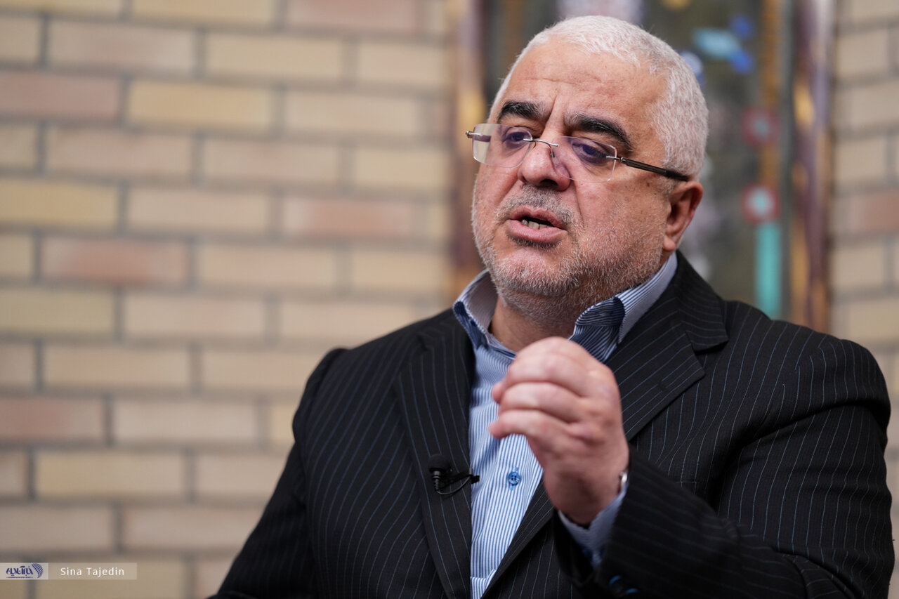 انتقاد جعفرزاده ایمن آبادی از توهین به سرمایههای اجتماعی کشور / هر کسی علیه آنهایی که به آغوش ملت بازگشتهاند حرف بزند، مهره صهیونیست است