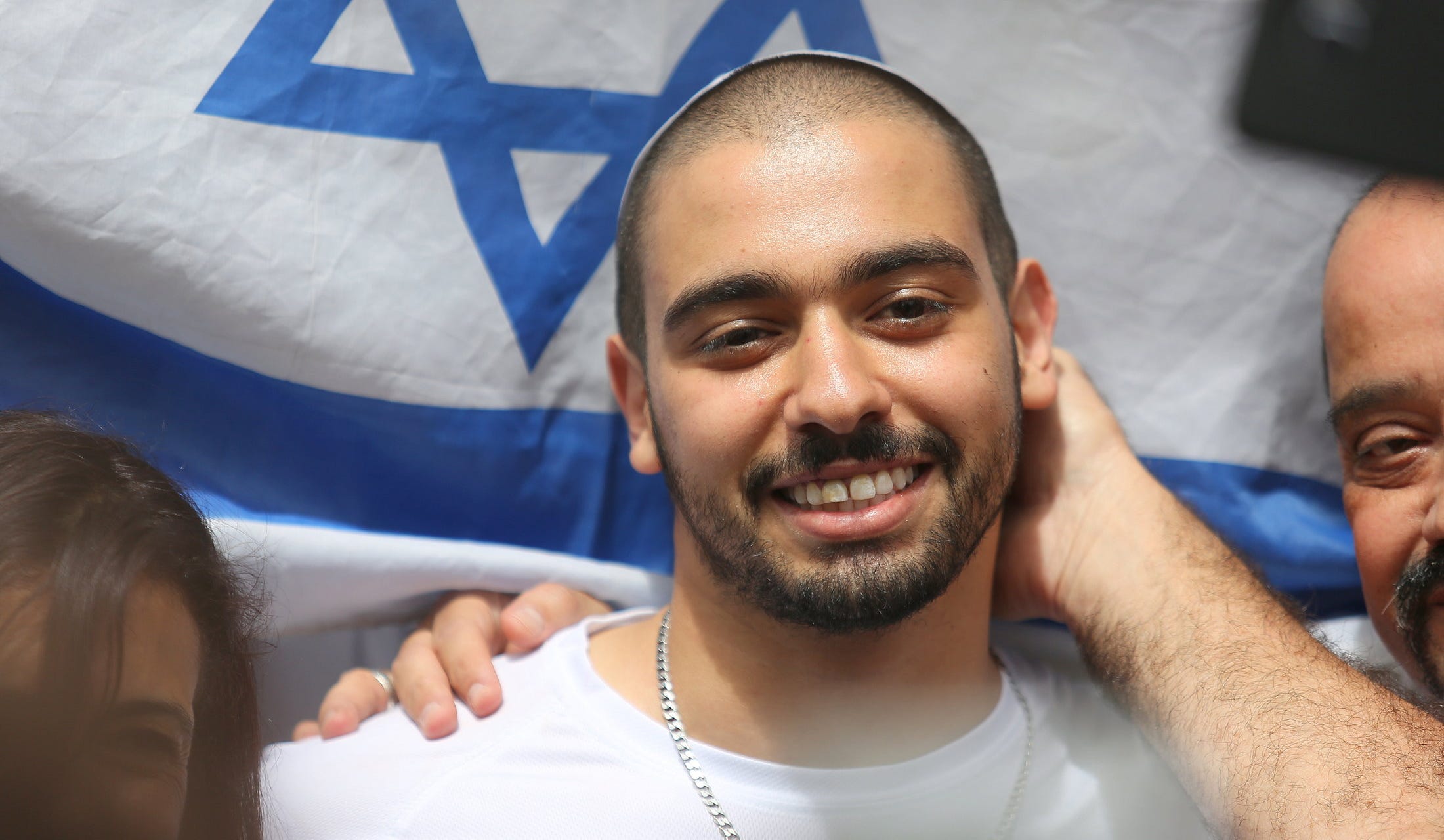 هرتزوگ یک سرباز ارتش اسرائیل را که به جرم کشتن یک مهاجم فلسطینی مجروح شده بود، عفو کرد