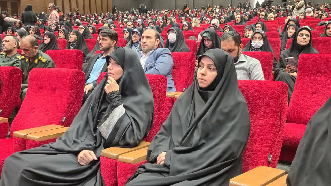 مجاهدت زنان در دفاع از ارزشها به میدان نبرد محدود نشد