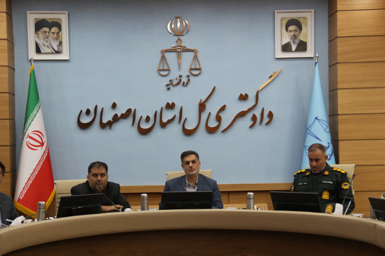 گردانندگان فروش کالای قاچاق درفضای مجازی اصفهان شناسایی میشوند