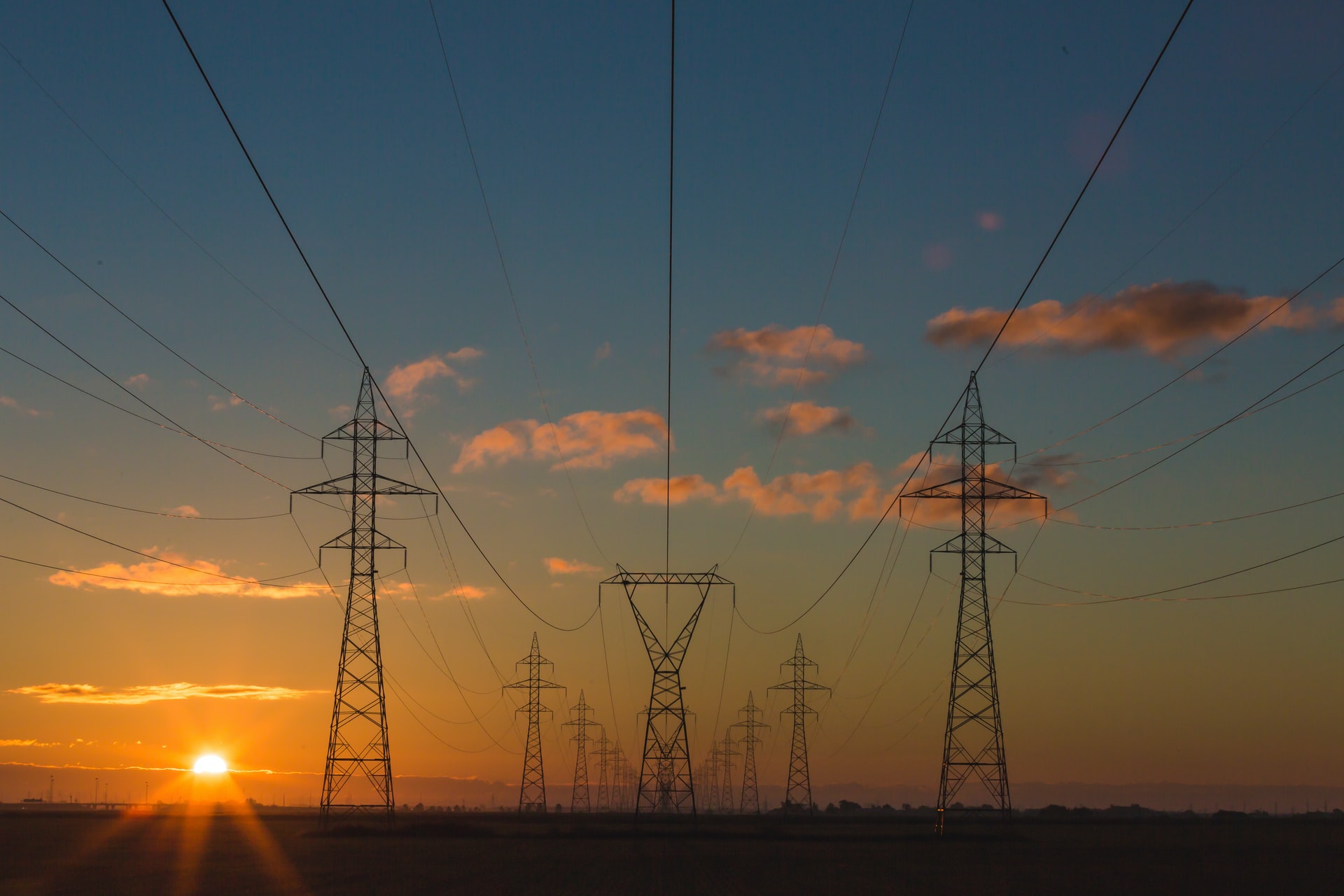 NextEra (NEE) و Dominion (D) از یک زمین بزرگتر برای ویرجینیا پرده برداری کردند