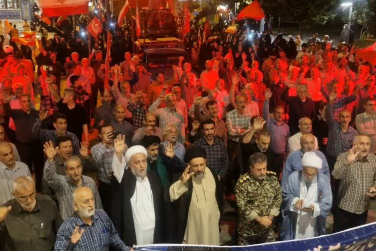 دویست و چهارمین راهپیمایی شبانه مردم لاهیجان در خیابان ها