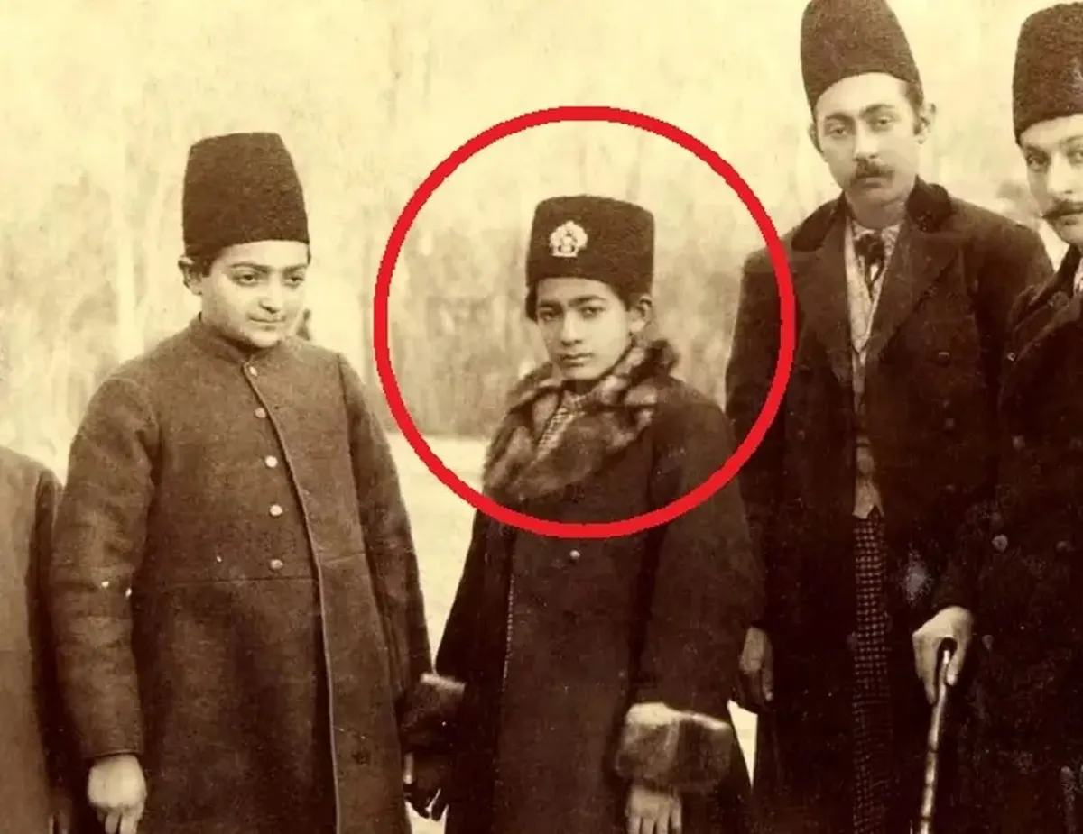 عکس آتلیهای «سالارالسلطنه، پسر ناصرالدین شاه» در خردسالی