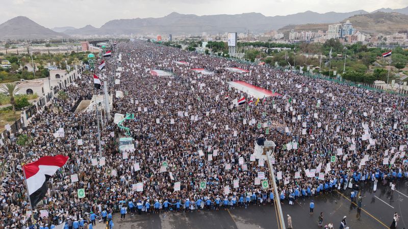 در حالی که ایالات متحده از جنگ یمن دور می شود، حوثی های مورد حمایت ایران مرحله بعدی کارزار را آغاز می کنند