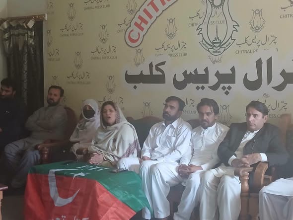 Chitral PTI اعتراض شدیدی را علیه دستگیری MPA برگزار می کند