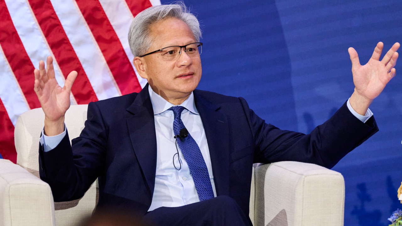 جنسن هوانگ، مدیرعامل انویدیا می‌گوید «هیچ چیز بیشتر از پرداخت مالیات بیشتر به من شادی نمی‌دهد»: «فقط از فقیر بودن می‌ترسم».