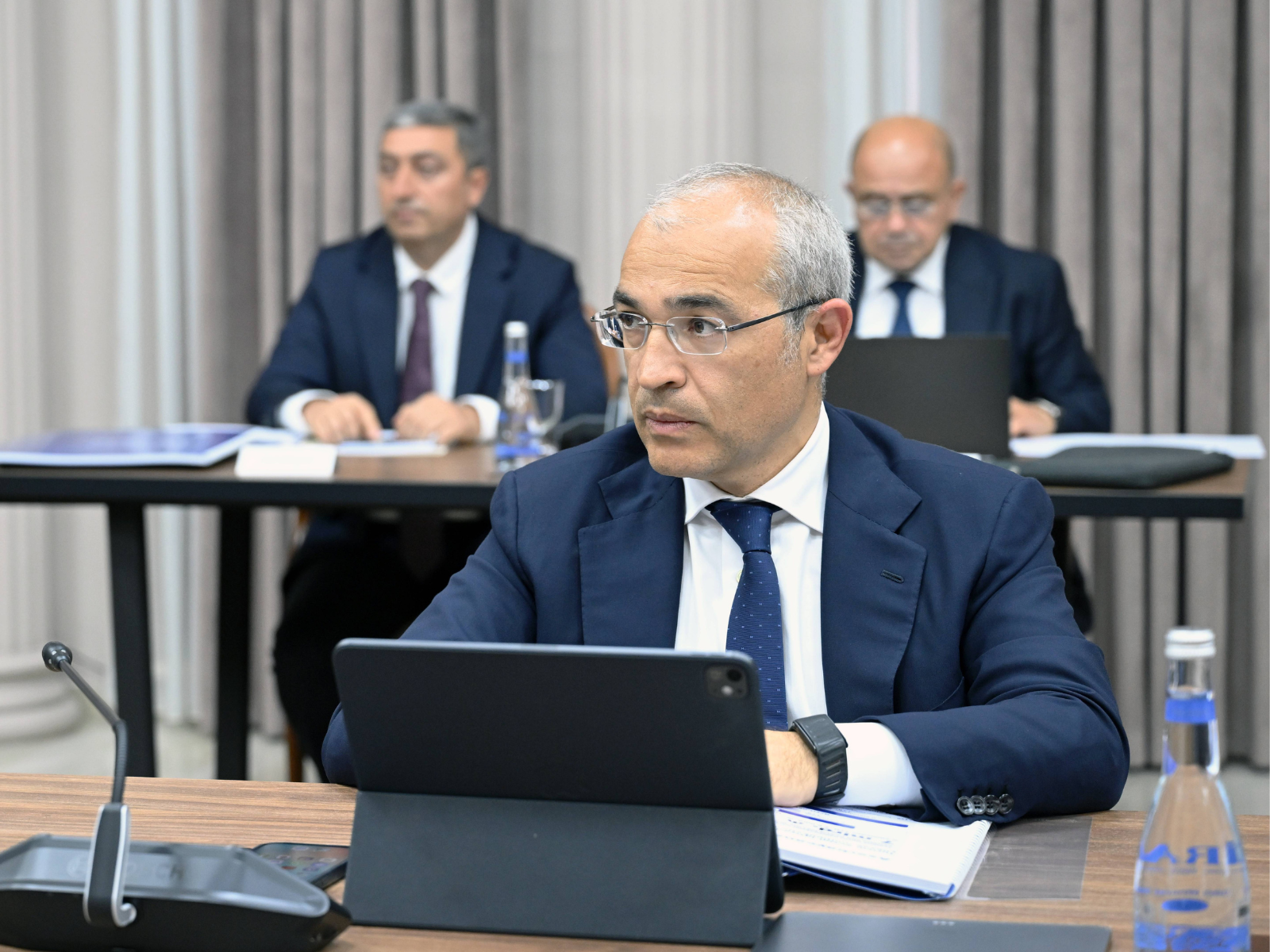 وزیر آذربایجان خواستار فراوری بیشتر مواد خام داخلی شد