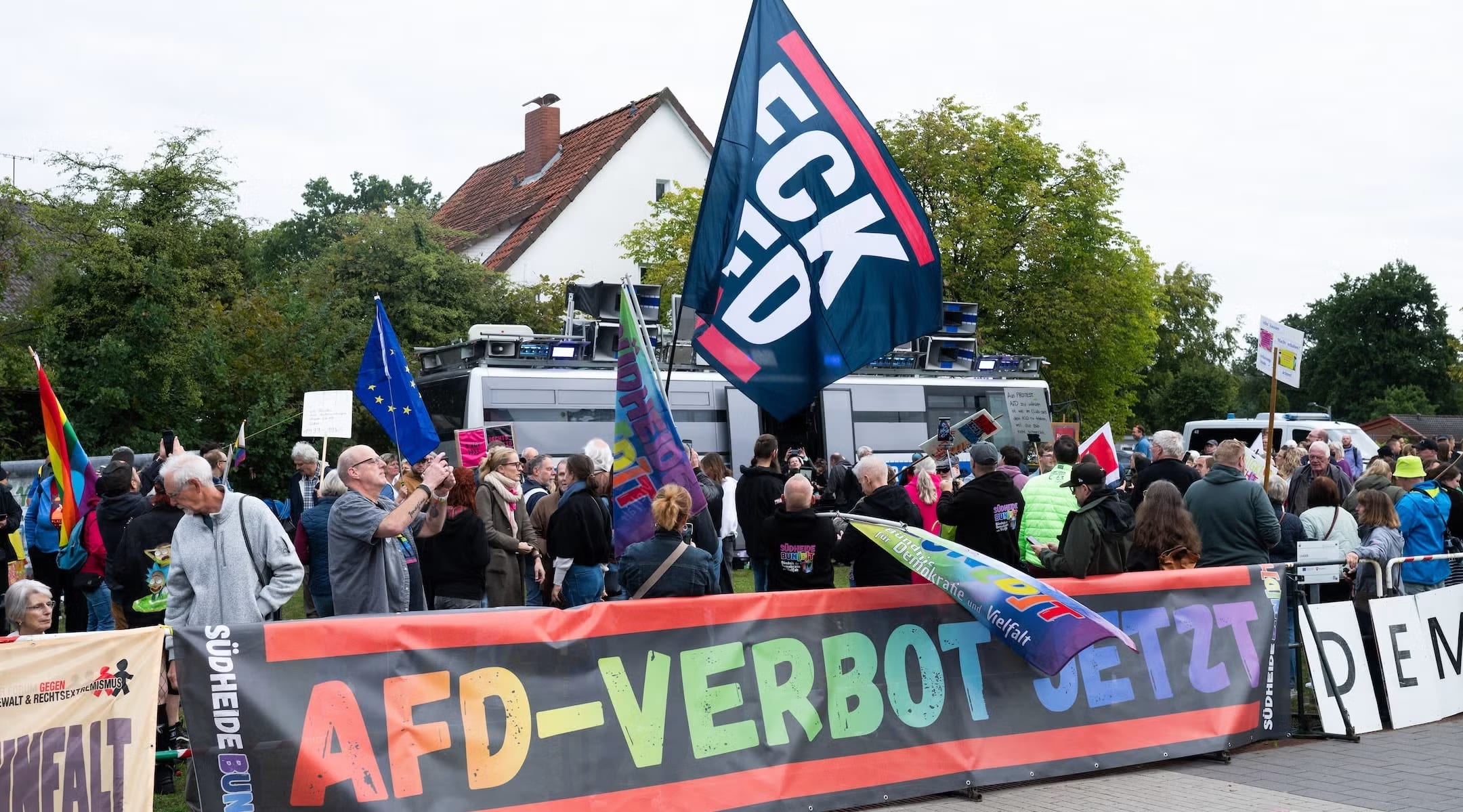 Die Linke آلمان و AfD در انتخابات ایالتی آلمان به پیروزی بزرگی رسیدند که باعث شکست CDU Merz شد.