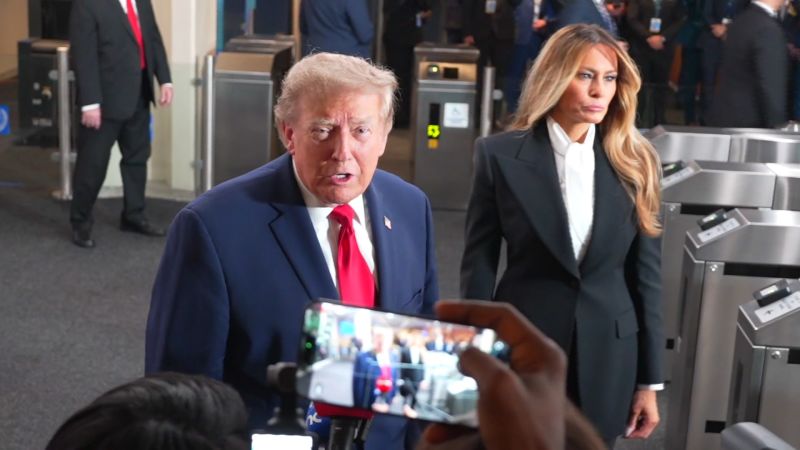 ترامپ خطاب به کیتلان کالینز از CNN: «تو نباید اینجا باشی»