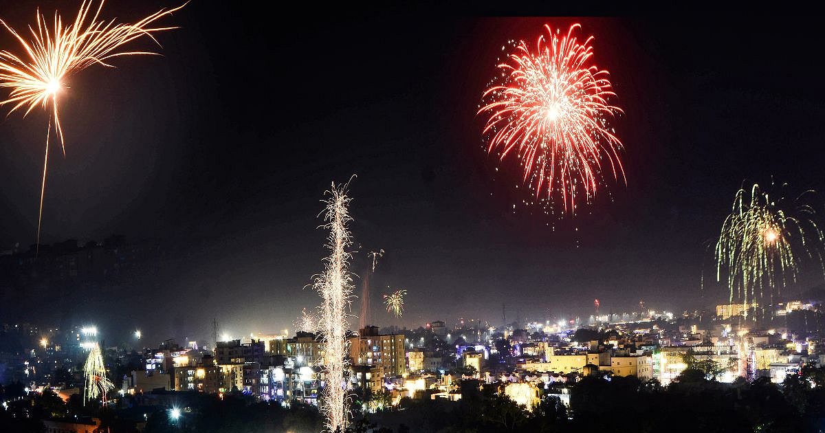 HC بمبئی ترقه در جاده های عمومی را ممنوع می کند، راهپیمایی های پر سر و صدا را زیر سوال می برد