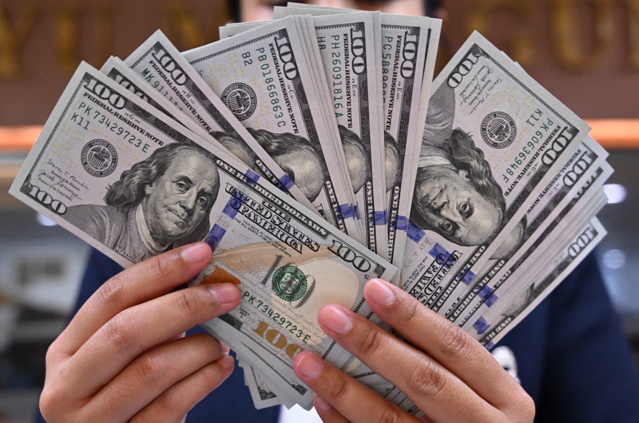 «ما اشتباه کردیم.» چرا مورگان استنلی آهنگ خود را در برابر دلار آمریکا تغییر داد - و اکنون چه انتظاری دارد.