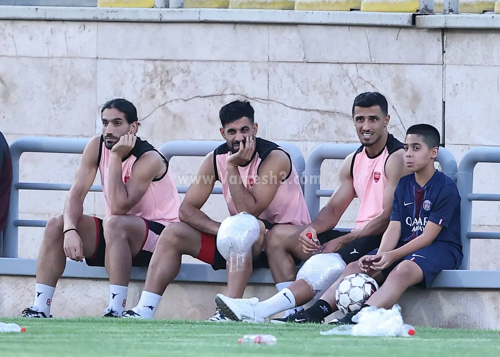 تماشاگران مشهور بازی دوستانه؛/ دو کاپیتان پرسپولیس به یخ بسته شدند! (عکس)