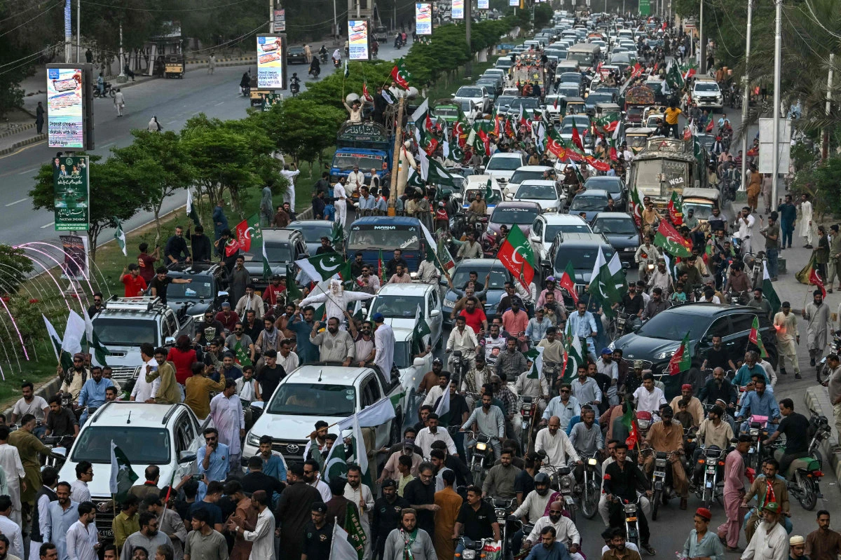 حزب عمران خان راهپیمایی اسلام آباد را یک هفته به 4 اکتبر به تعویق انداخت