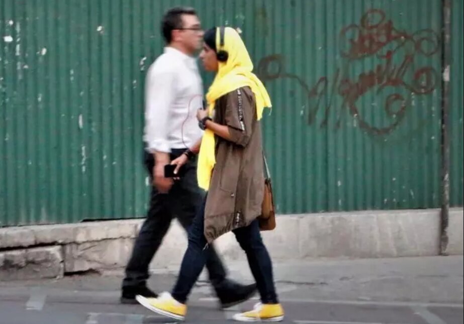 دو ماه حقوقم را گروگان گرفتند؛ به من گفتند زن باردار و بچه‌دار دردسر و هزینه است / ۹ ماه مرخصی زایمان یعنی ۲۰ سال درس و کارم هدر می‌شود