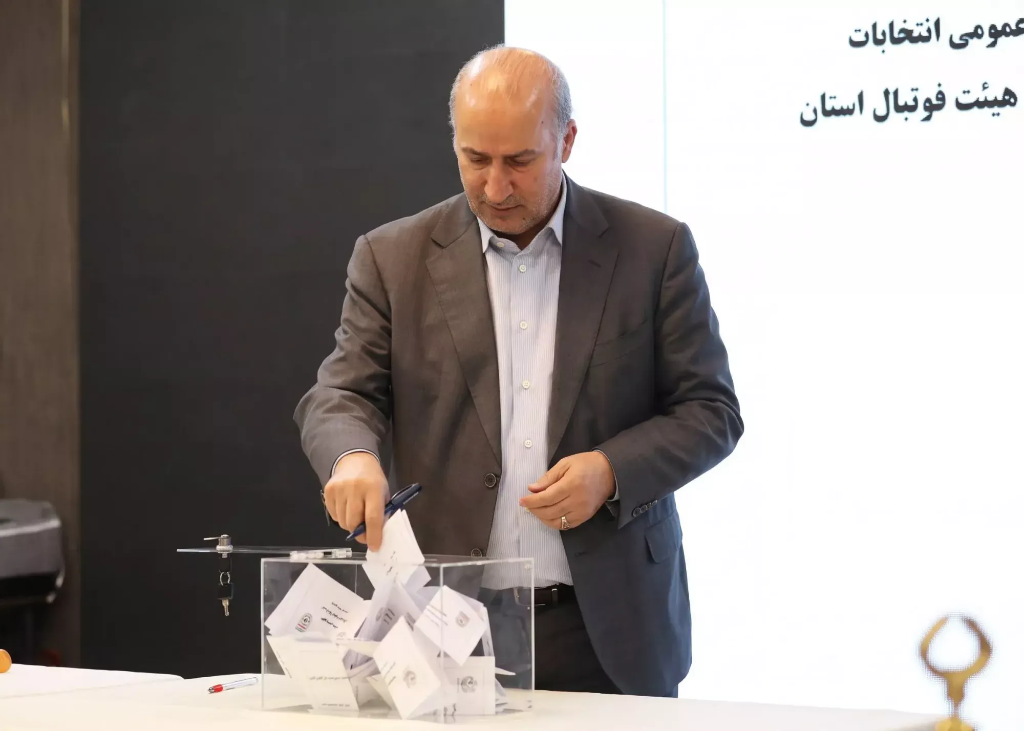 گزینه خارجی یا گزینه نامدار داخلی؟/ فدراسیون فوتبال در آستانه انتخاب سرمربی جدید
