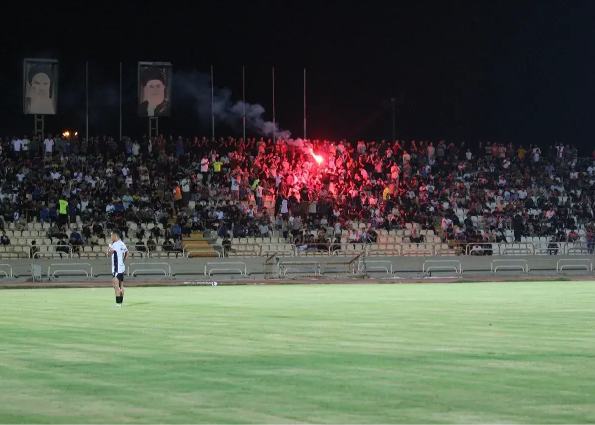 دربی داغ بوشهر/ رکوردشکنی هواداران در لیگ یک (عکس)