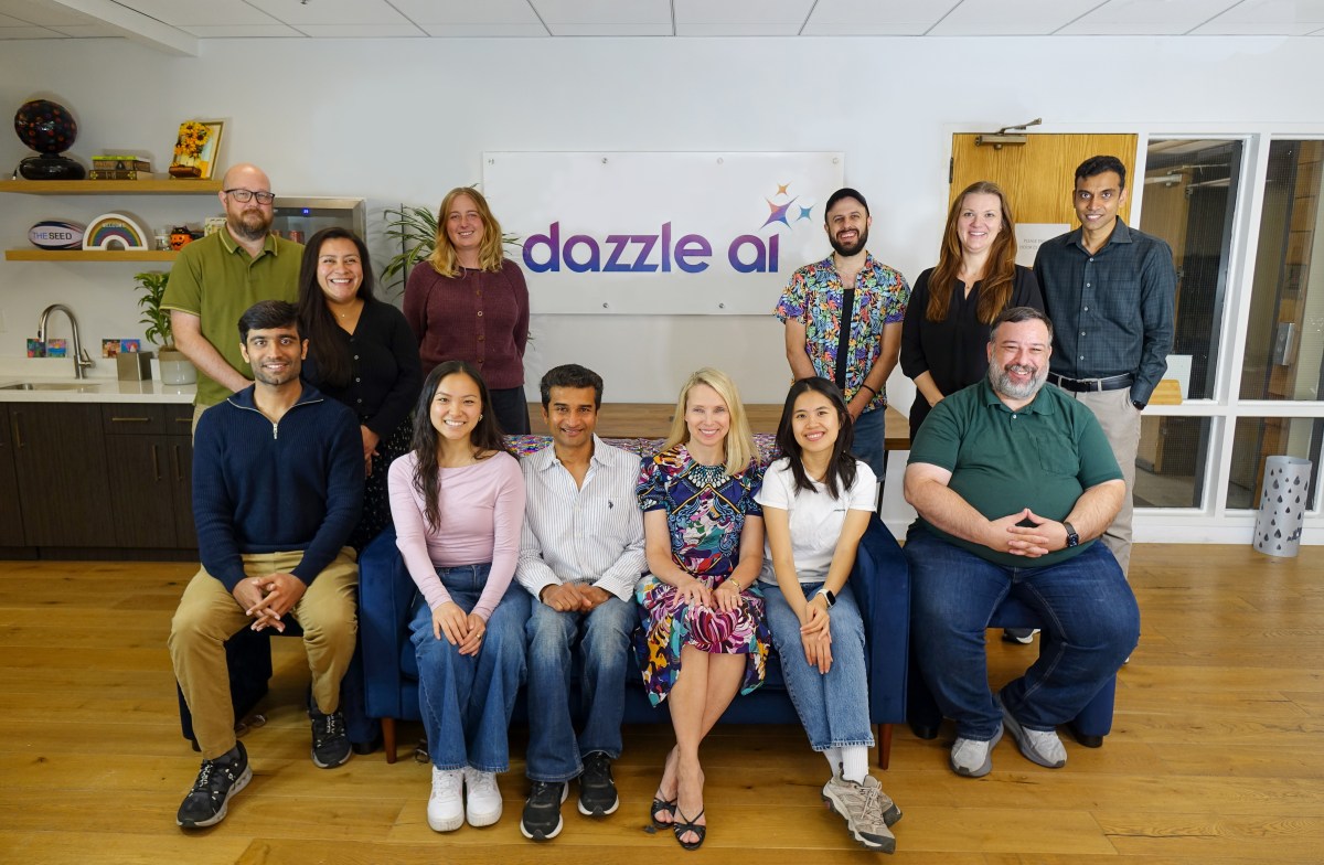 با Dazzle، Marissa Mayer شرط میبندد که دوربین شما اطلاعات بیشتری در مورد زندگی شما نسبت به صندوق ورودی شما دارد
