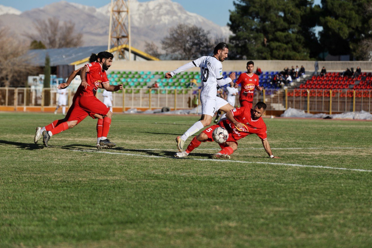 پلیس کرمانشاه هنوز دزدی را تایید نکرده است/ پرونده سرقت از داوران جنجالی‌تر شد!