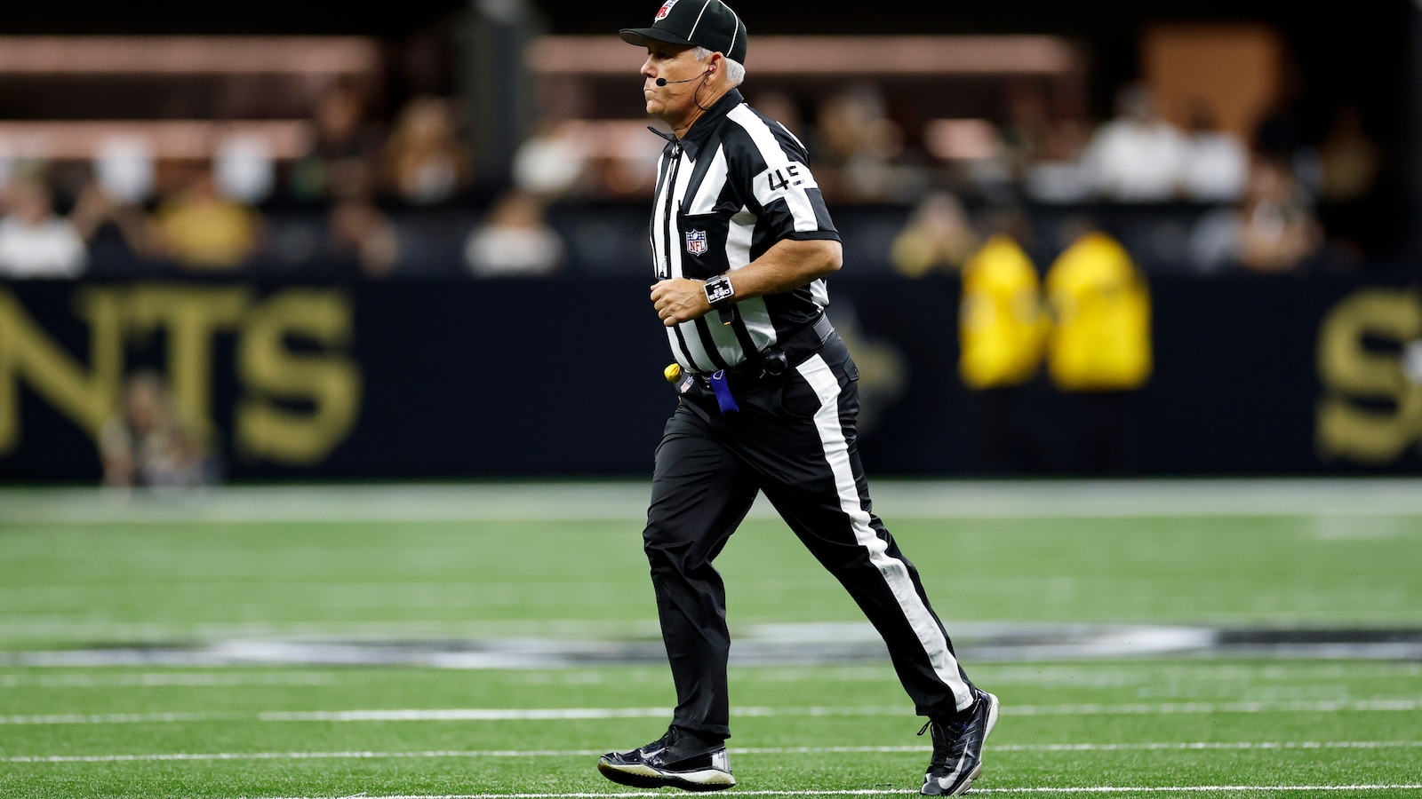 NFL دو بازی رسمی را به دلیل فحش دادن به تری مک براید آریزونا تعلیق کرد.