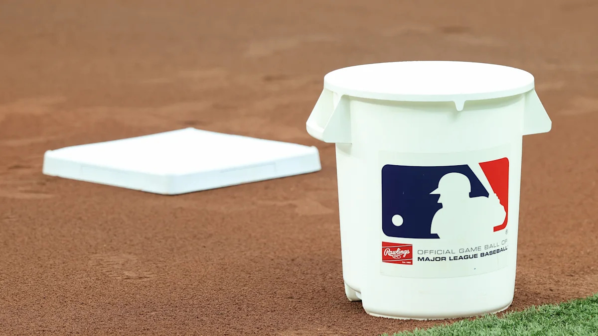 MLB بازگشت به فصل معمولی 154 بازی، اتخاذ بهترین سری از هفت بخش و انتخاب حریف در پلی آف را پیشنهاد می کند.