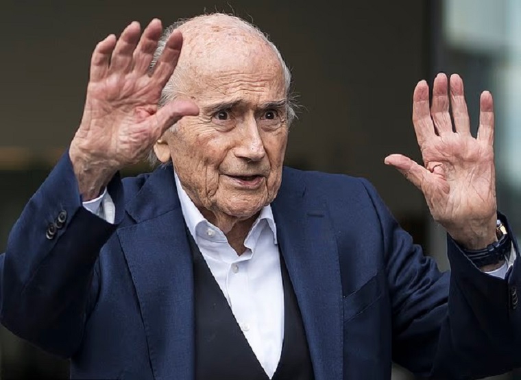 حمله بلاتر به اینفانتینو: پاپ باید خوشحال باشد!